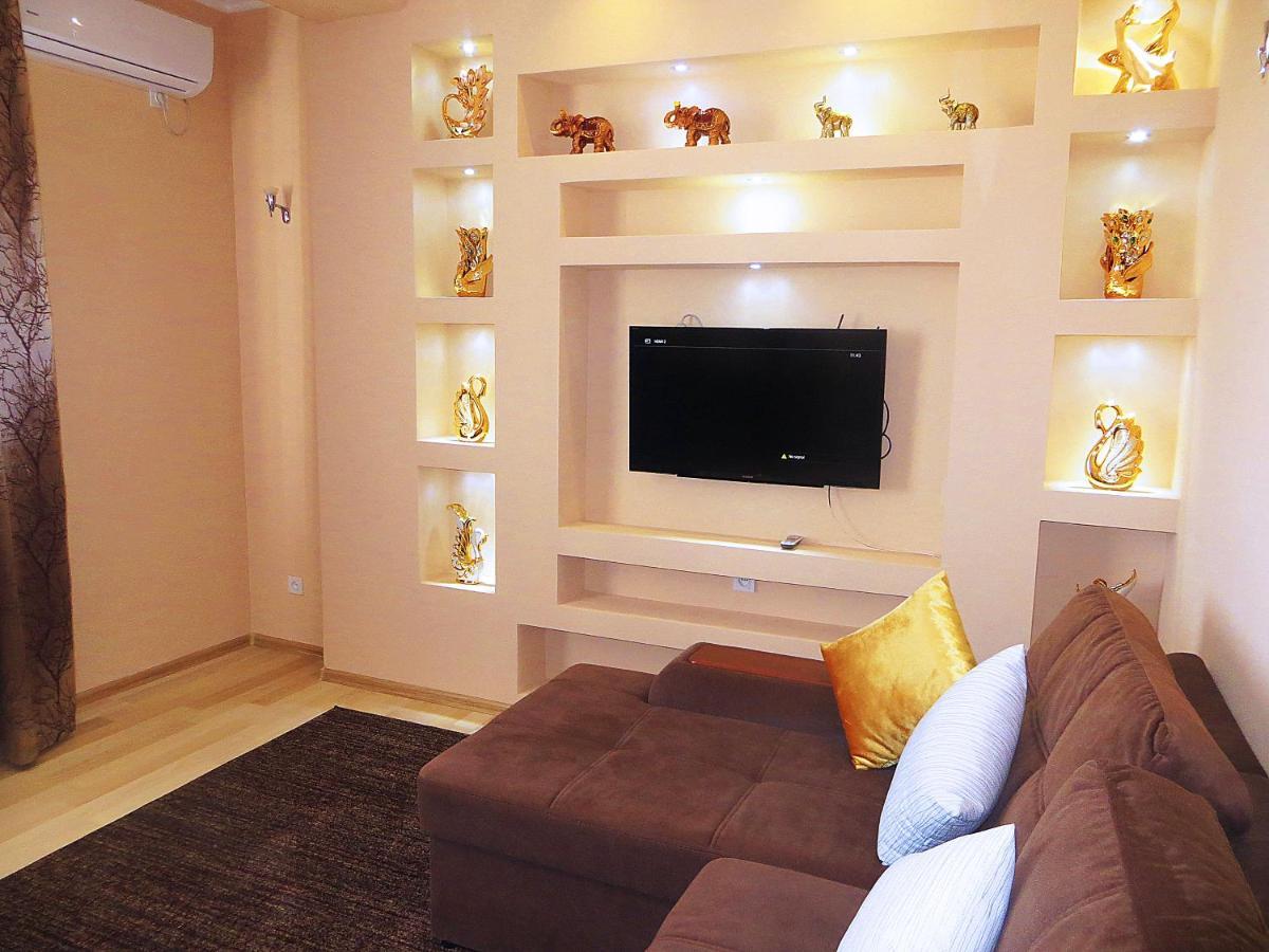 Yellow Apartment In The Center Of ビシュケク エクステリア 写真